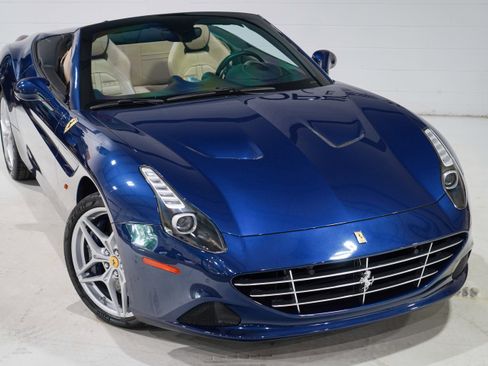 Used 2016 Ferrari California T RWD image 27