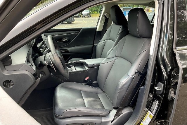Used 2024 Lexus ES 350 w/ Premium Package FWD image 2