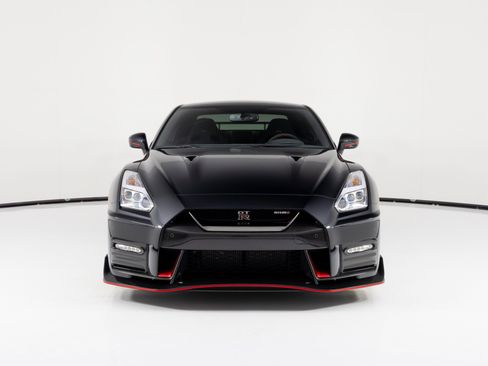 Used 2017 Nissan GT-R NISMO image 8