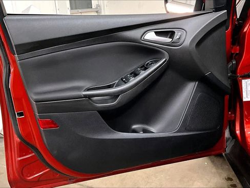 Used 2018 Ford Focus SE image 25