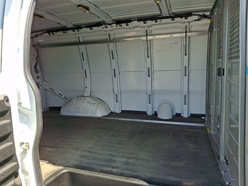 Used 2022 Chevrolet Express 2500 w/ Communications Package RWD image 10