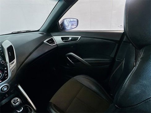Used 2016 Hyundai Veloster w/ Option Group 03 image 22