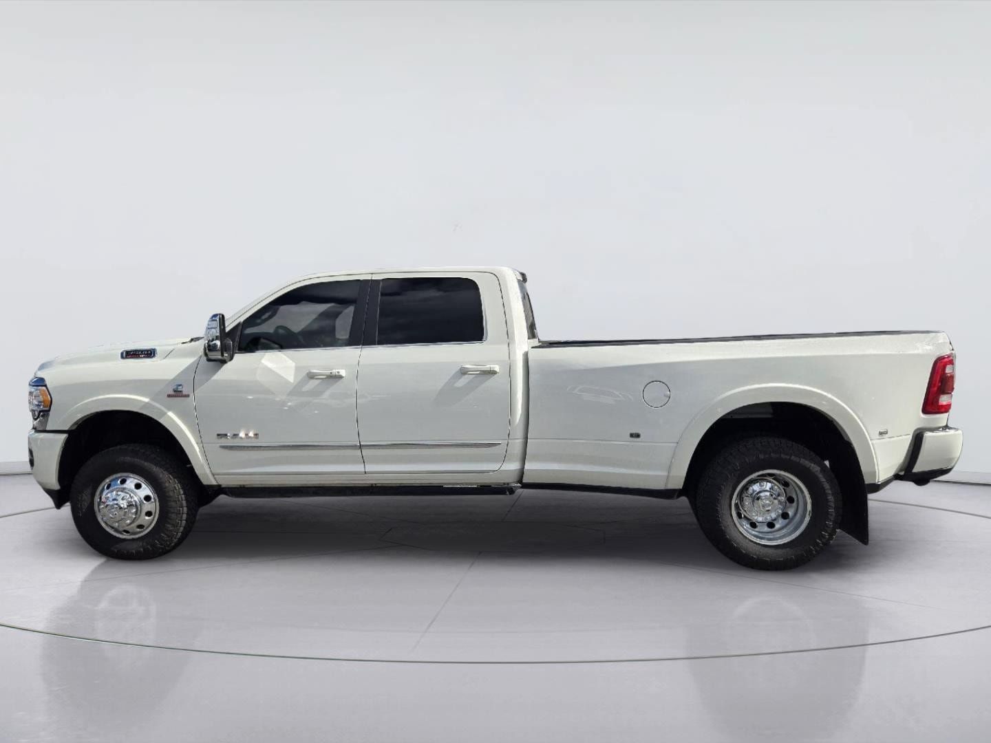 Used 2024 RAM 3500 Limited AWD/4WD image 5