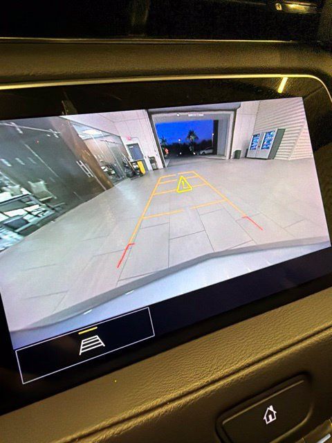 Used 2023 Cadillac XT4 Luxury FWD image 2
