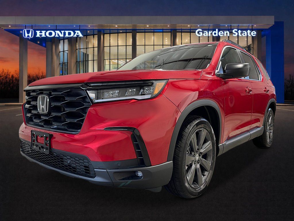 Used 2025 Honda Pilot Sport image 1