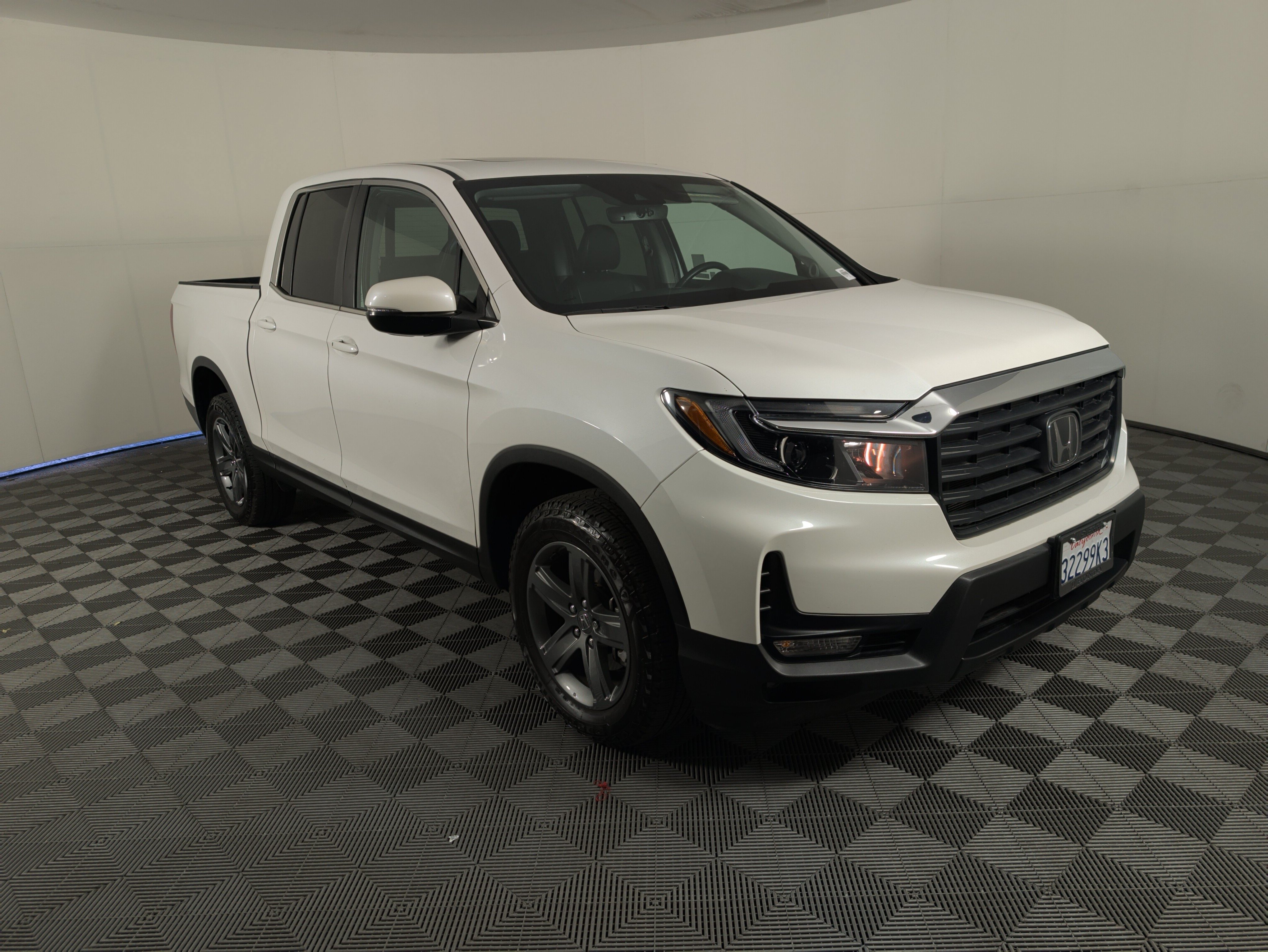 Certified 2023 Honda Ridgeline RTL image 2