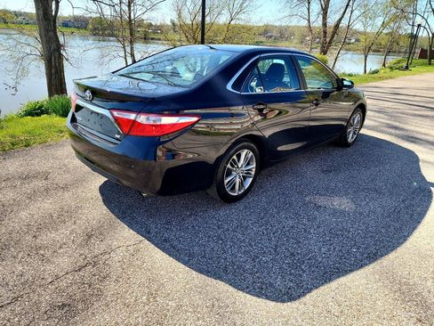 Used 2017 Toyota Camry SE image 5