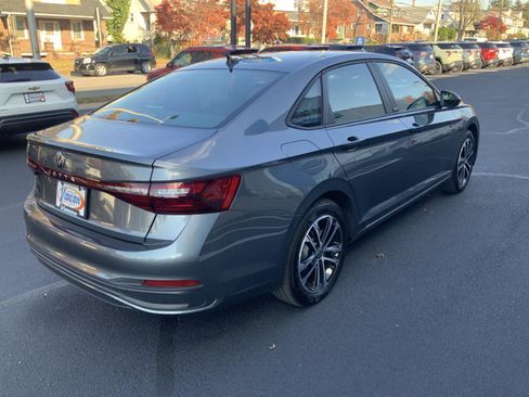 Used 2025 Volkswagen Jetta Sport image 7