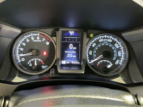 Used 2020 Toyota Tacoma TRD Off-Road AWD/4WD image 18
