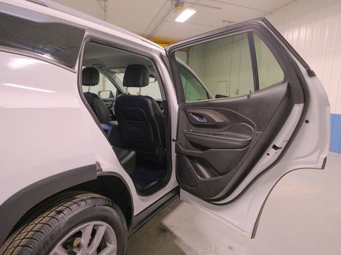 Used 2024 GMC Terrain SLT image 19