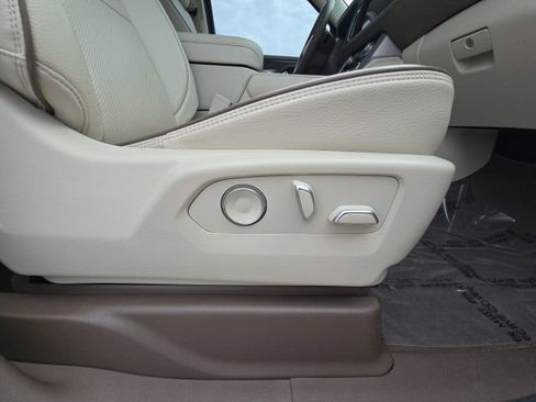 Used 2024 GMC Yukon Denali w/ Denali Reserve Package image 26