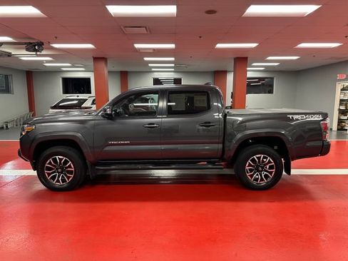 Used 2022 Toyota Tacoma TRD Sport AWD/4WD image 6