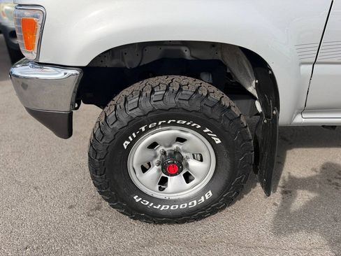 Used 1991 Toyota Pickup Deluxe AWD/4WD image 61