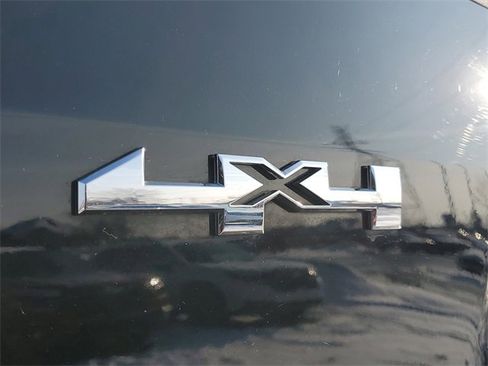 Certified 2019 GMC Canyon SLE w/ Driver Alert Package image 6