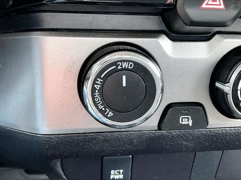 Used 2017 Toyota Tacoma SR5 w/ Tow Package image 35