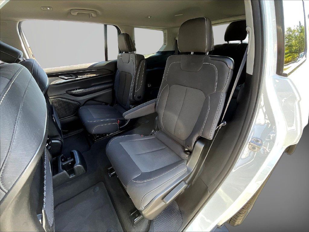 Used 2023 Jeep Grand Cherokee L Laredo AWD/4WD image 23