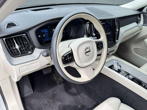 Used 2024 Volvo XC60 B5 Ultimate w/ Protection Package Premier AWD/4WD image 4