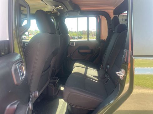 Used 2021 Jeep Gladiator Sport image 13