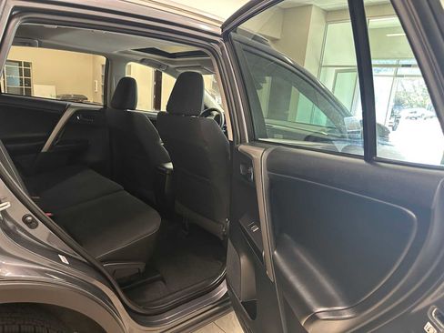 Used 2018 Toyota RAV4 XLE AWD/4WD image 26