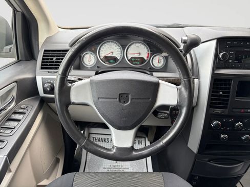 Used 2009 Dodge Grand Caravan SXT FWD image 27