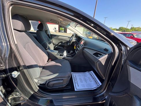 Used 2019 Hyundai Sonata SE FWD image 12