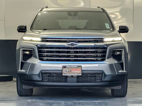 Used 2025 Chevrolet Traverse LT w/ Driver Confidence Package AWD/4WD image 8
