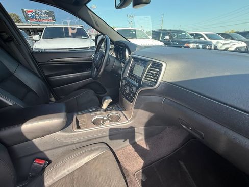 Used 2018 Jeep Grand Cherokee Altitude AWD/4WD image 25