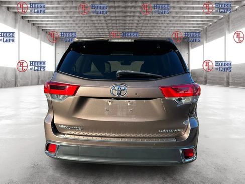 Used 2017 Toyota Highlander Limited Platinum AWD/4WD image 6