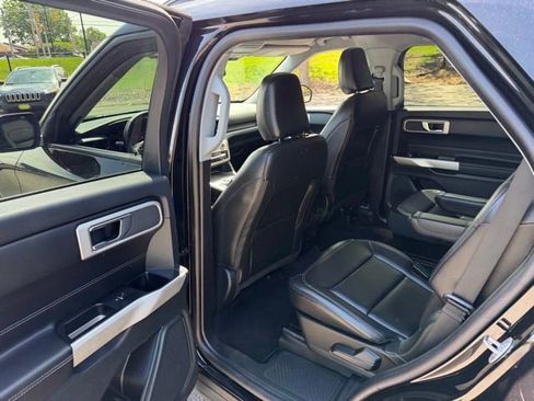Used 2022 Ford Explorer XLT w/ Equipment Group 202A AWD/4WD image 26