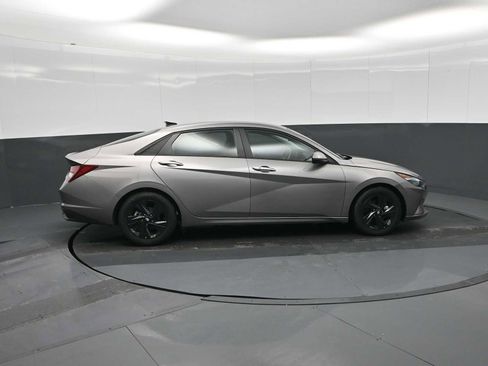 Used 2022 Hyundai Elantra SEL image 9