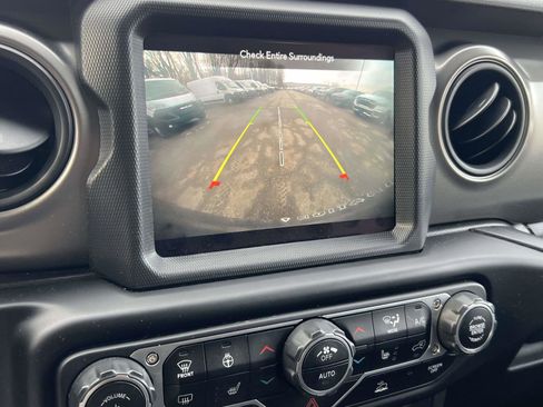 Used 2023 Jeep Wrangler Unlimited w/ Cold Weather Group image 16