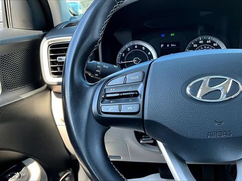 Certified 2022 Hyundai Venue SEL w/ Cargo Package FWD image 10