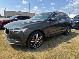 Used 2018 Volvo XC60 T6 Momentum w/ Vision Package image 1