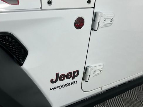 Used 2022 Jeep Wrangler Unlimited Rubicon w/ Dual Top Group image 14