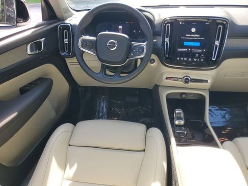 Certified 2026 Volvo XC40 B5 Plus AWD/4WD image 17