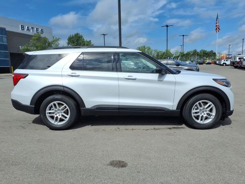 Used 2026 Ford Explorer Active RWD image 2