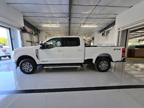 Used 2023 Ford F250 Lariat w/ FX4 Off-Road Package image 4
