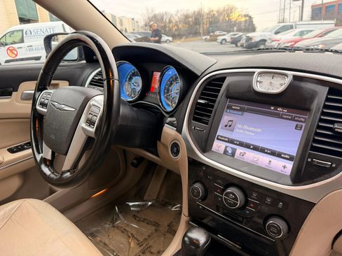 Used 2011 Chrysler 300 Limited image 14