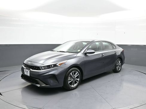 Certified 2024 Kia Forte LXS FWD image 1
