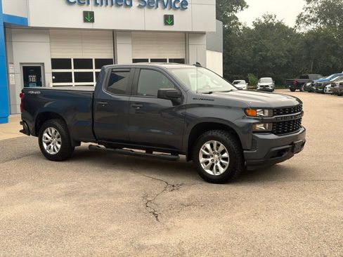 Used 2020 Chevrolet Silverado 1500 Custom w/ Custom Value Package AWD/4WD image 11
