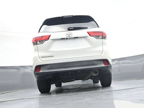 Used 2018 Toyota Highlander LE FWD image 33