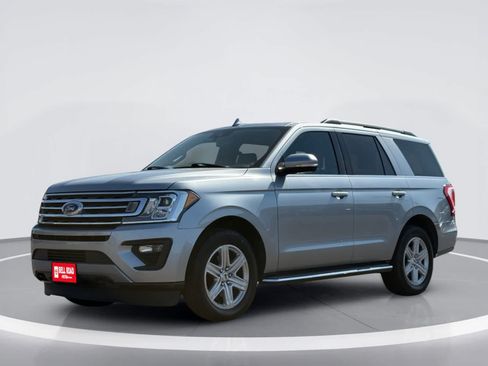 Used 2020 Ford Expedition XLT w/ Equipment Group 202A AWD/4WD image 2