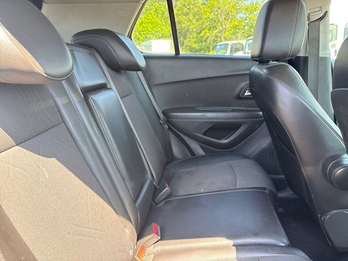 Used 2020 Chevrolet Trax LT w/ LT Convenience Package FWD image 26