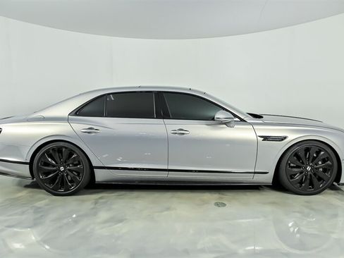 Used 2022 Bentley Flying Spur V8 AWD/4WD image 11