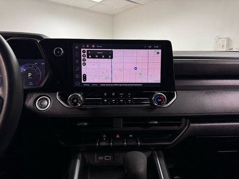 Used 2024 Chevrolet Colorado Trail Boss w/ Technology Package image 19