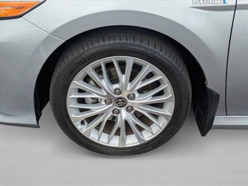 Used 2020 Toyota Camry XLE image 21