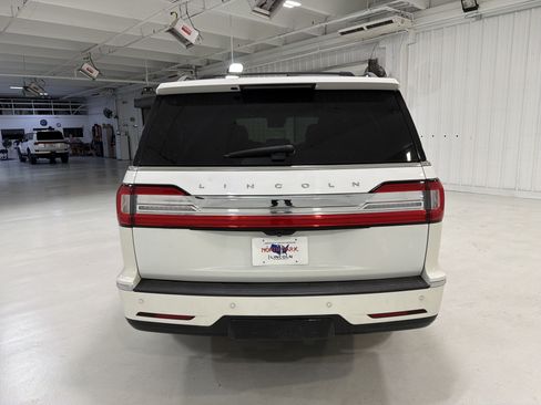Used 2021 Lincoln Navigator L Reserve RWD image 4