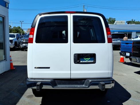 Used 2025 Chevrolet Express 2500 w/ Driver Convenience Package RWD image 5