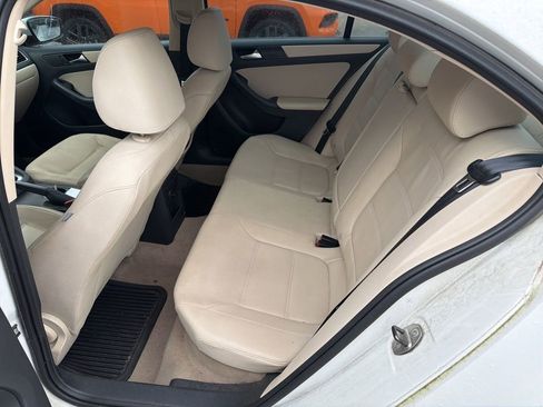 Used 2011 Volkswagen Jetta SE FWD image 5