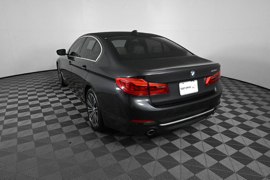 Used 2019 BMW 530i w/ Luxury Package RWD image 4
